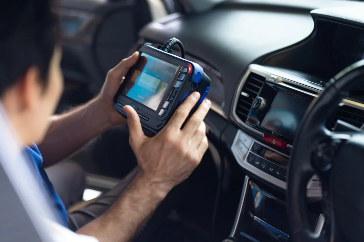 Rigenerazione e ricarica impianto aria condizionata auto